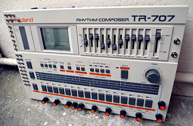 Circuitbenders - Roland TR707 / TR727 modifications