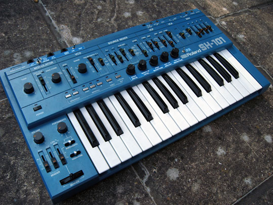 Circuitbenders - Roland SH101 modifications